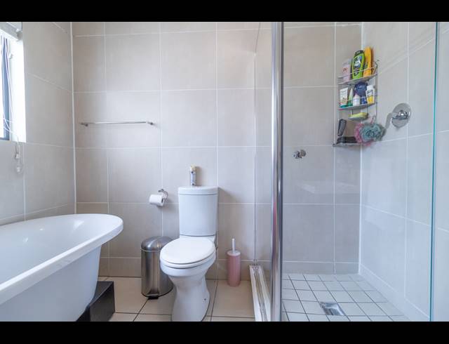 3 BEDROOM APARTMENT FOR SALE IN GREENSTONE HILL